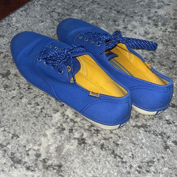 Keds sneakers - Lightly worn. Size 8 - Picture 4 of 5